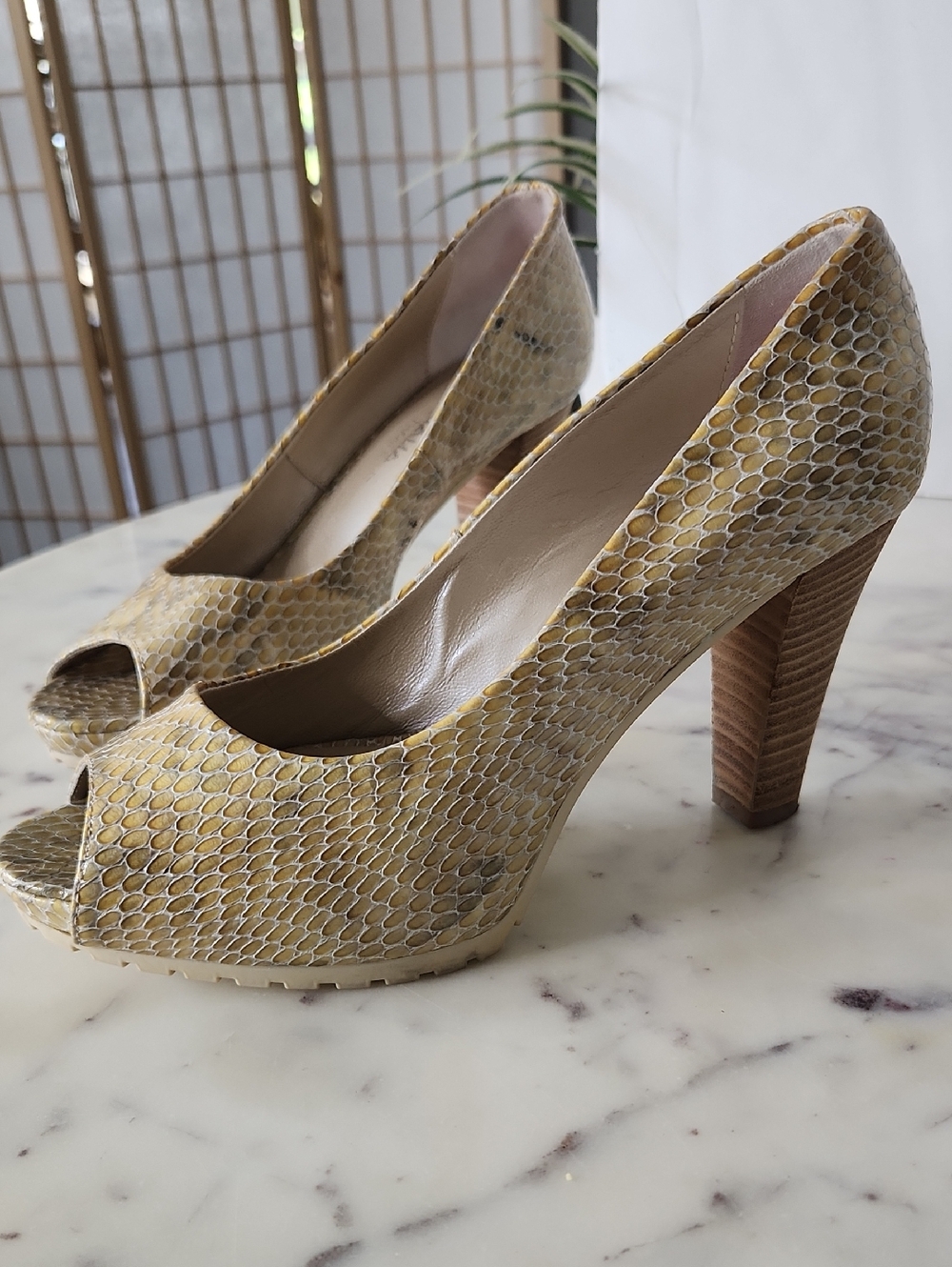 Aquatalia Yellow Snakeskin Peep-Toe Heels Sz 7.5"